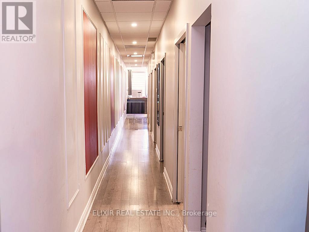 Photo 18 of 39 Queen Street N, Mississauga ON