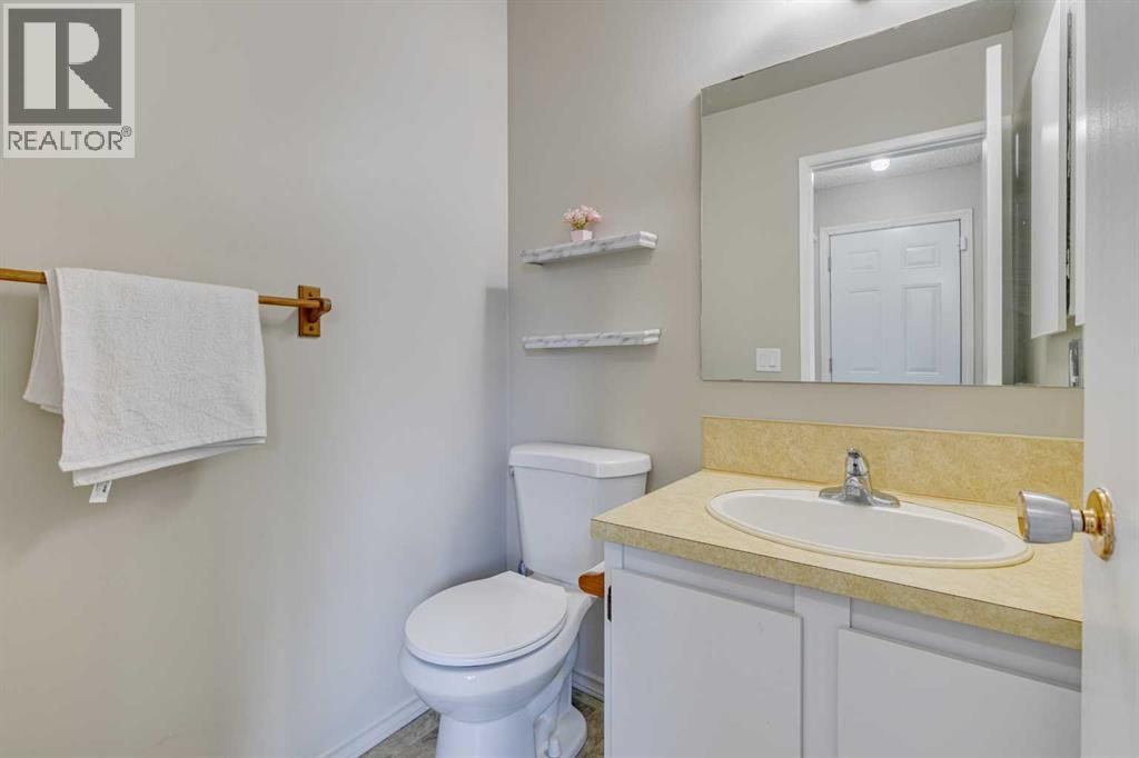 Photo 9 of 85 Cedardale Crescent Sw, Calgary AB