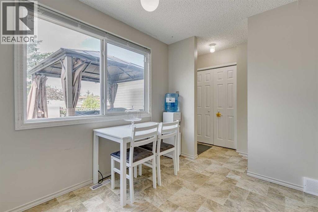 Photo 8 of 85 Cedardale Crescent Sw, Calgary AB