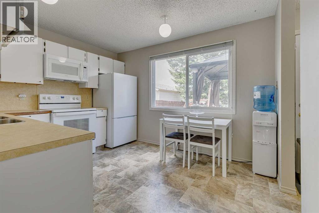 Photo 6 of 85 Cedardale Crescent Sw, Calgary AB