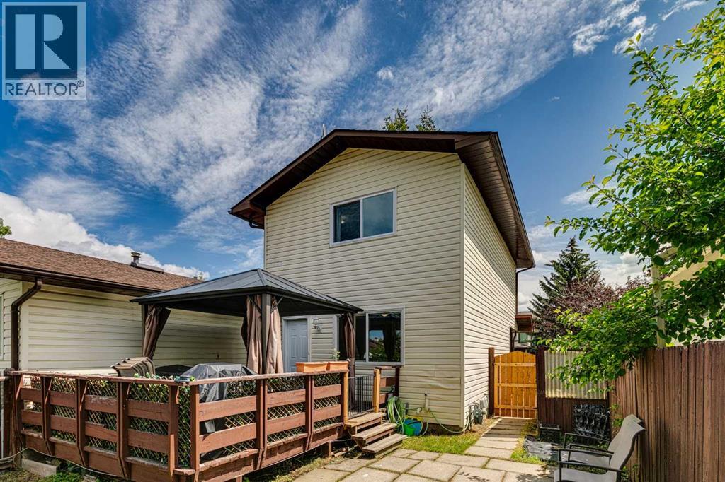 Photo 19 of 85 Cedardale Crescent Sw, Calgary AB