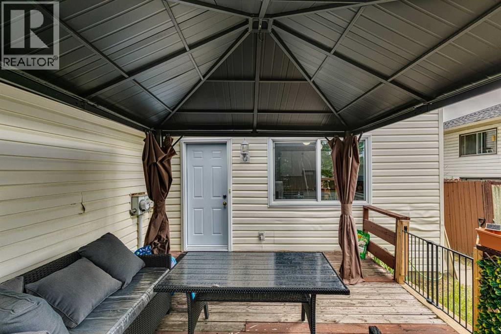 Photo 22 of 85 Cedardale Crescent Sw, Calgary AB