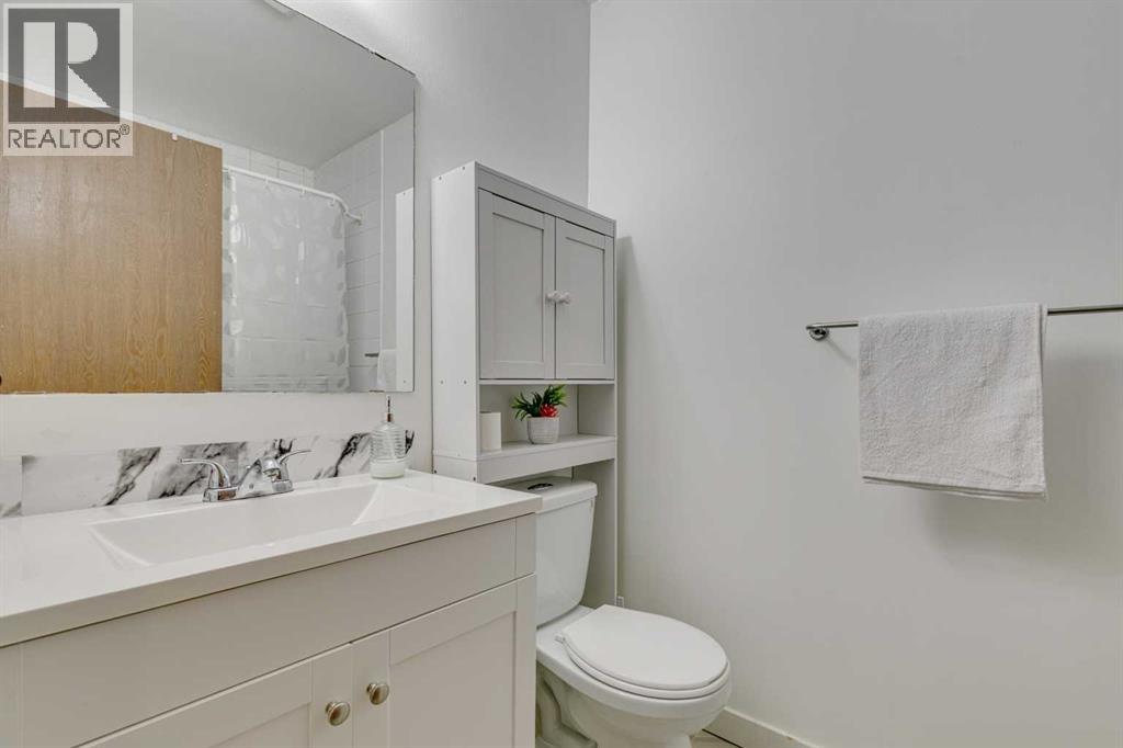 Photo 14 of 85 Cedardale Crescent Sw, Calgary AB