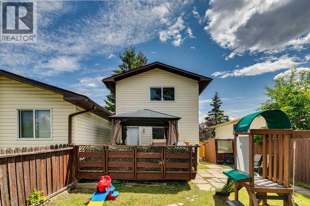Photo 17 of 85 Cedardale Crescent Sw, Calgary AB
