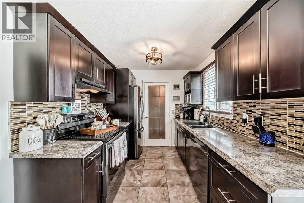 Photo 8 of 5023 Whitehorn Drive Ne, Calgary AB