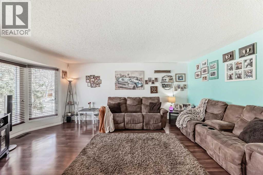 Photo 17 of 5023 Whitehorn Drive Ne, Calgary AB