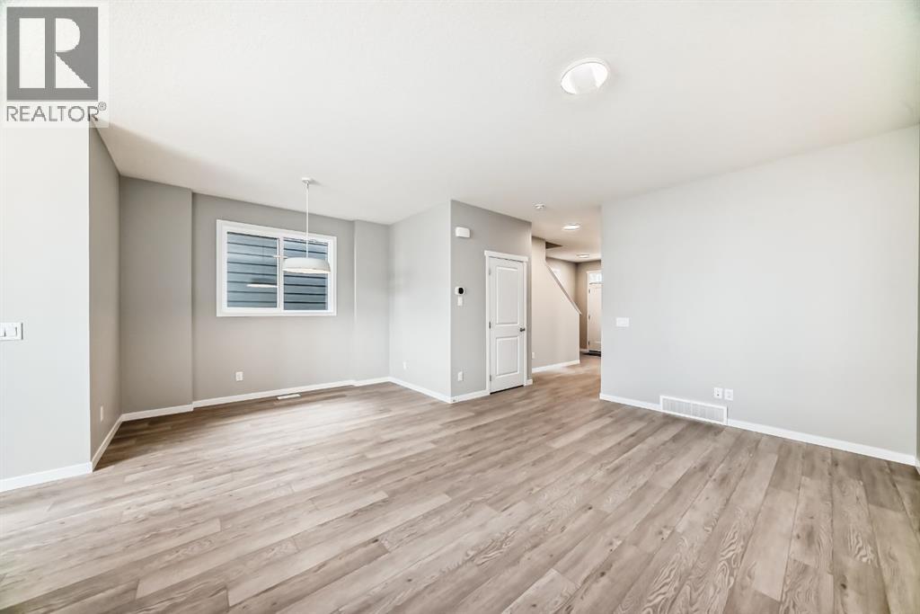 Photo 12 of 103 Magnolia Street Se, Calgary AB