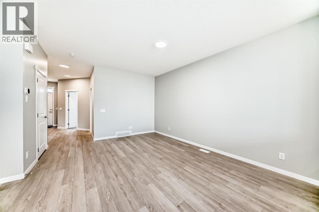 Photo 13 of 103 Magnolia Street Se, Calgary AB