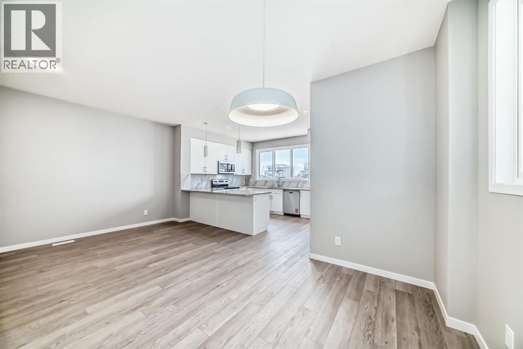 Photo 16 of 103 Magnolia Street Se, Calgary AB