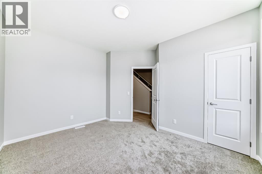 Photo 18 of 103 Magnolia Street Se, Calgary AB