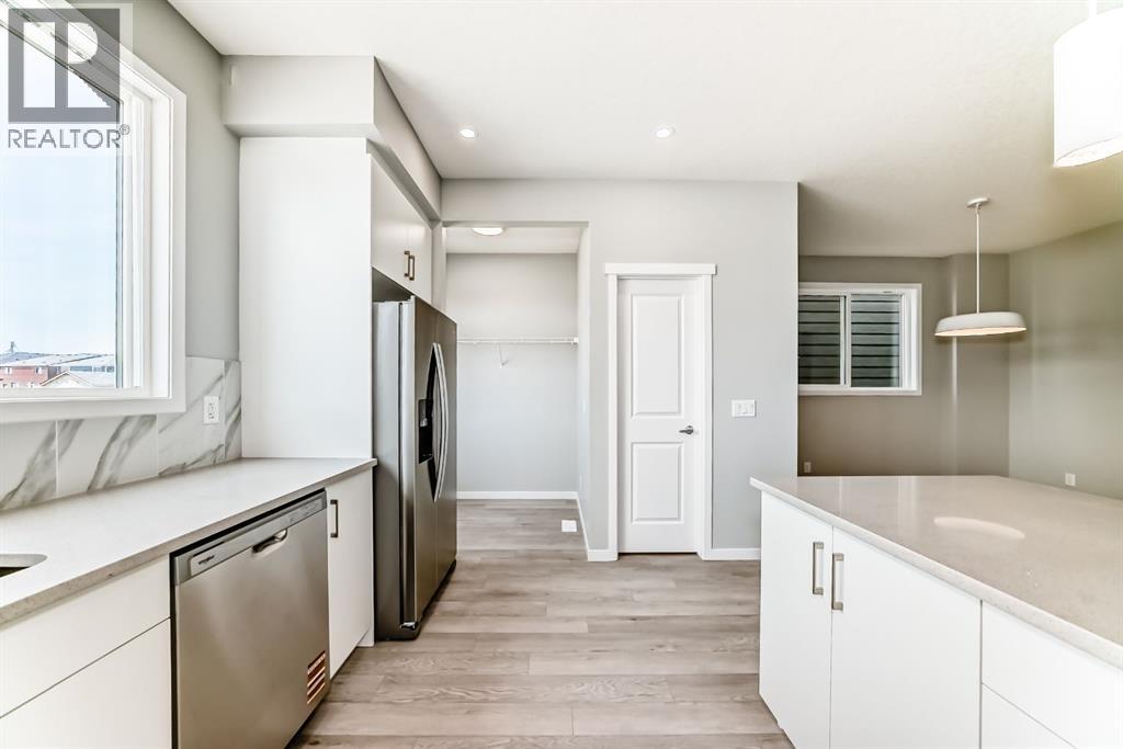 Photo 8 of 103 Magnolia Street Se, Calgary AB