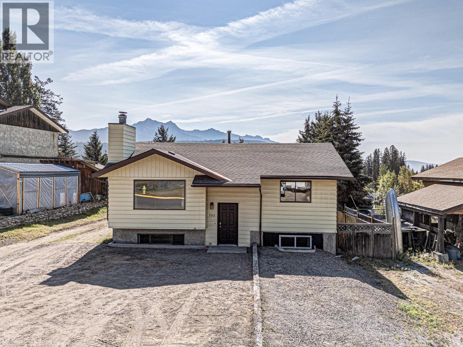 Photo 42 of 732 Balmer Crescent, Elkford BC
