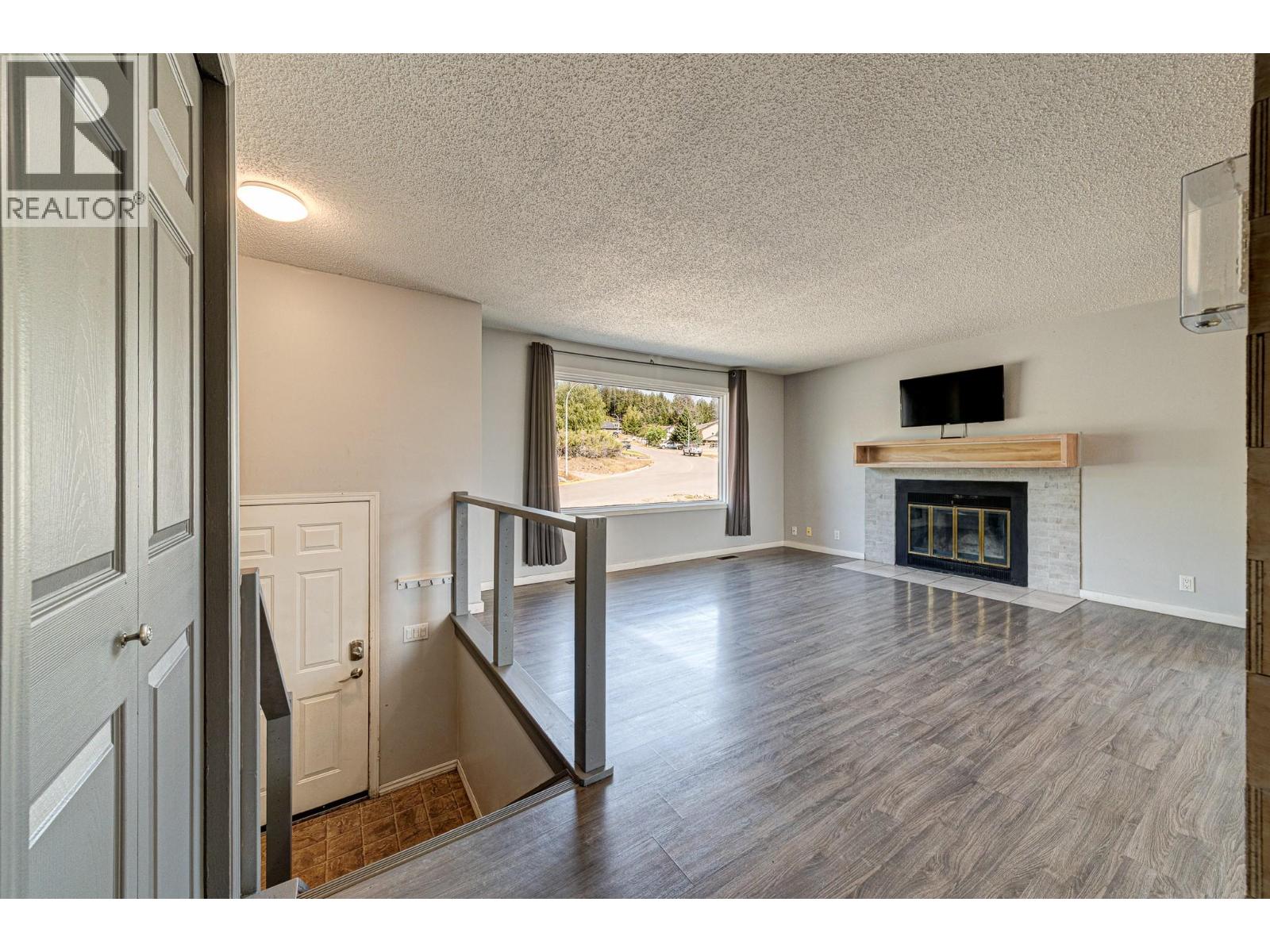 Photo 22 of 732 Balmer Crescent, Elkford BC