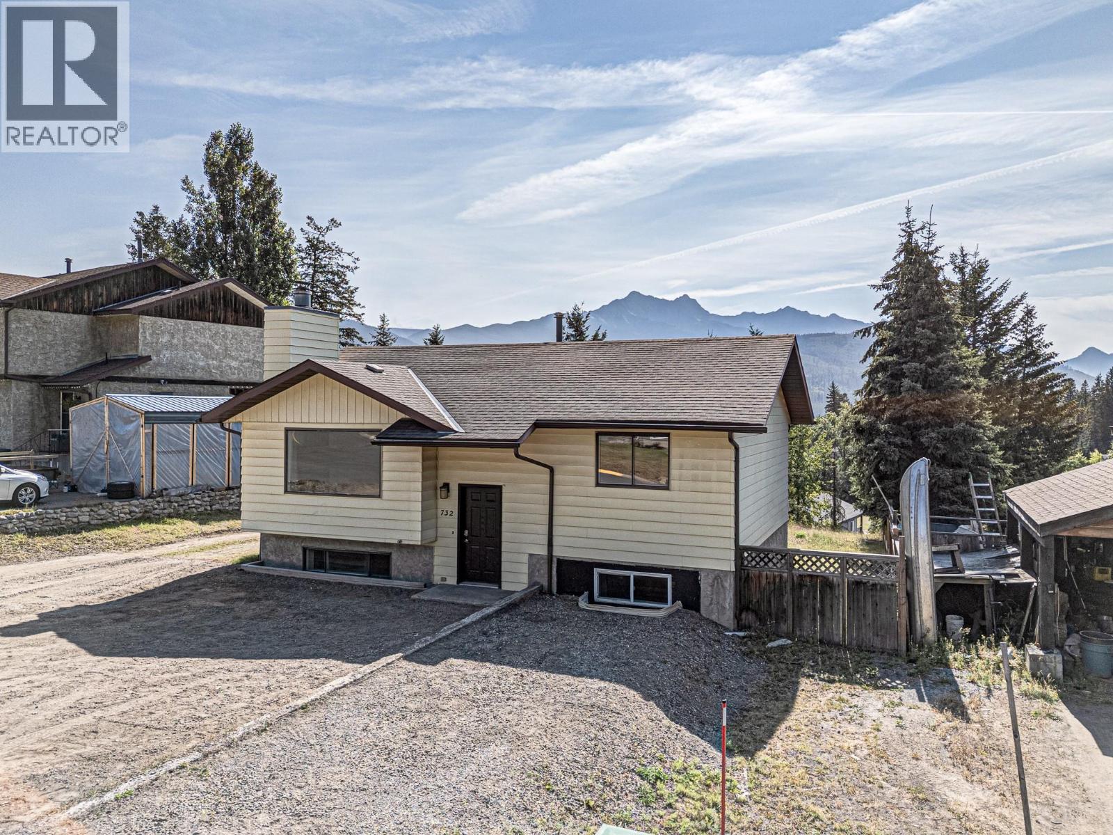 Photo 43 of 732 Balmer Crescent, Elkford BC