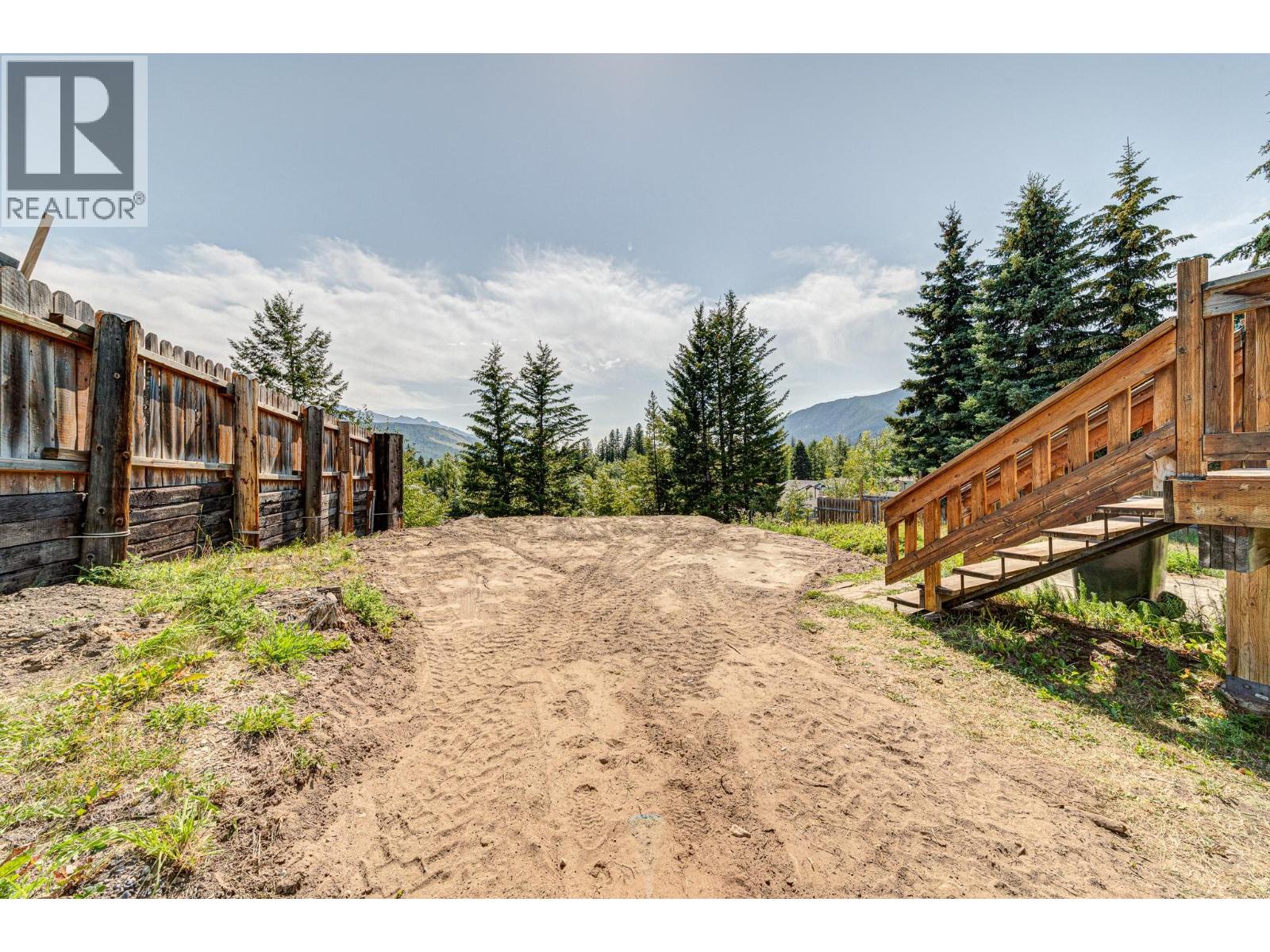 Photo 40 of 732 Balmer Crescent, Elkford BC