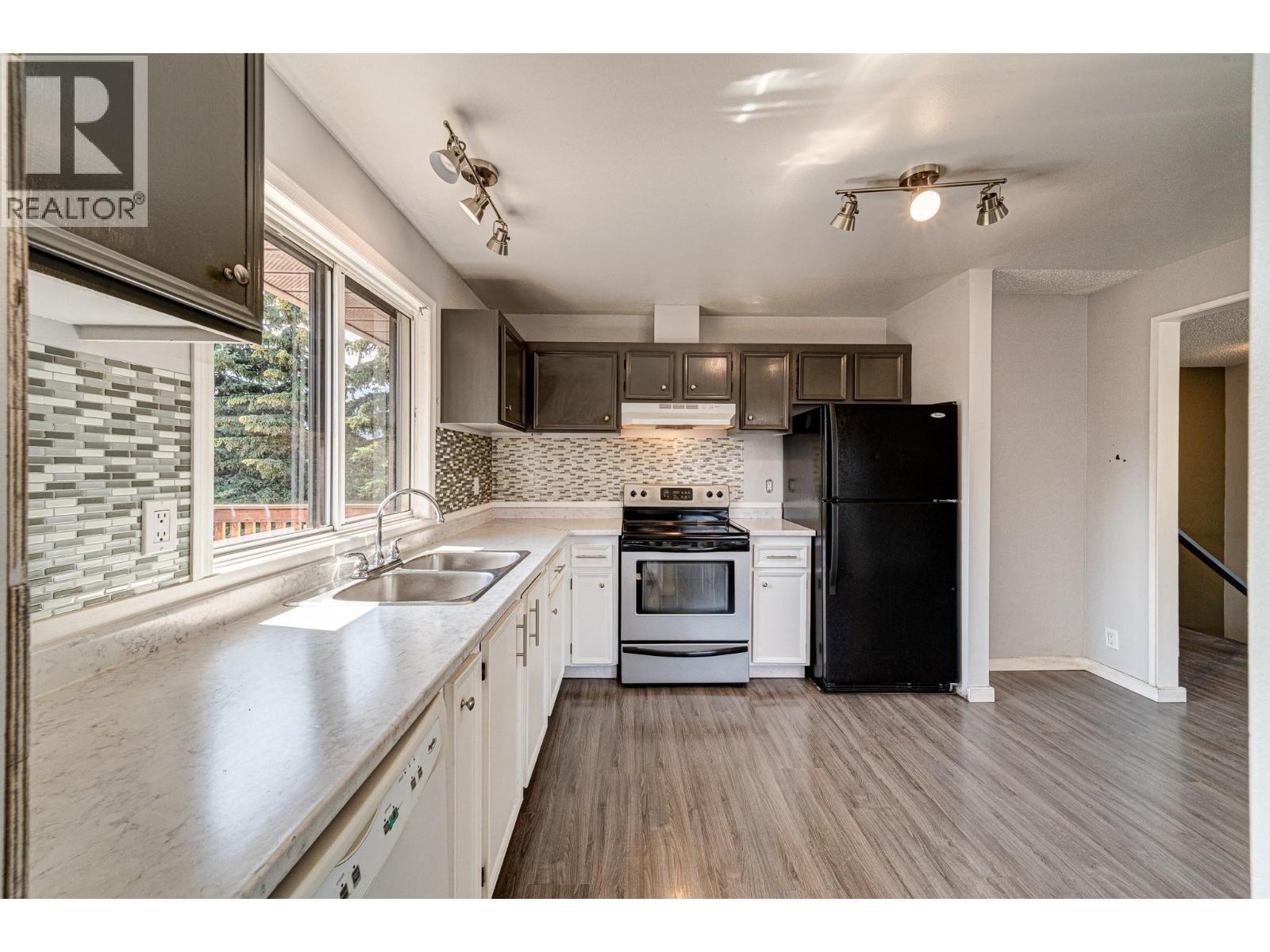 Photo 13 of 732 Balmer Crescent, Elkford BC