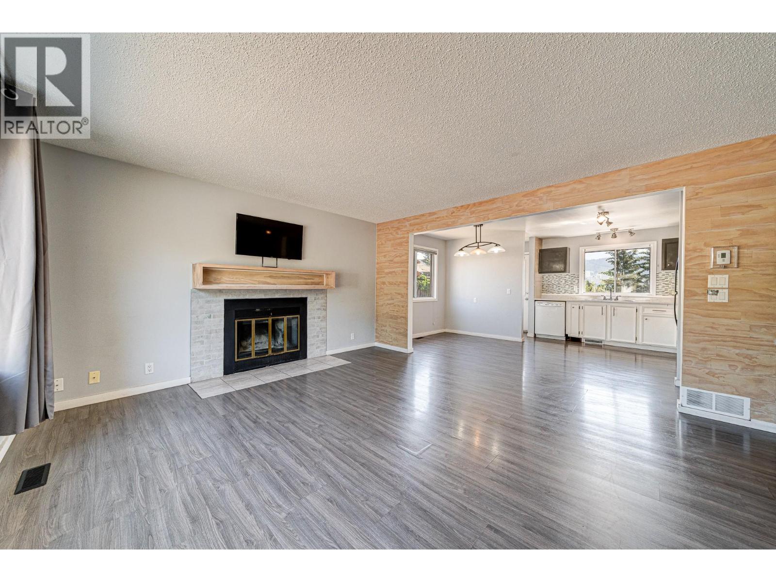Photo 7 of 732 Balmer Crescent, Elkford BC