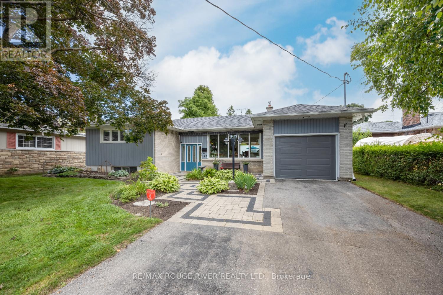 Photo 1 of 129 Briar Court, Oshawa ON
