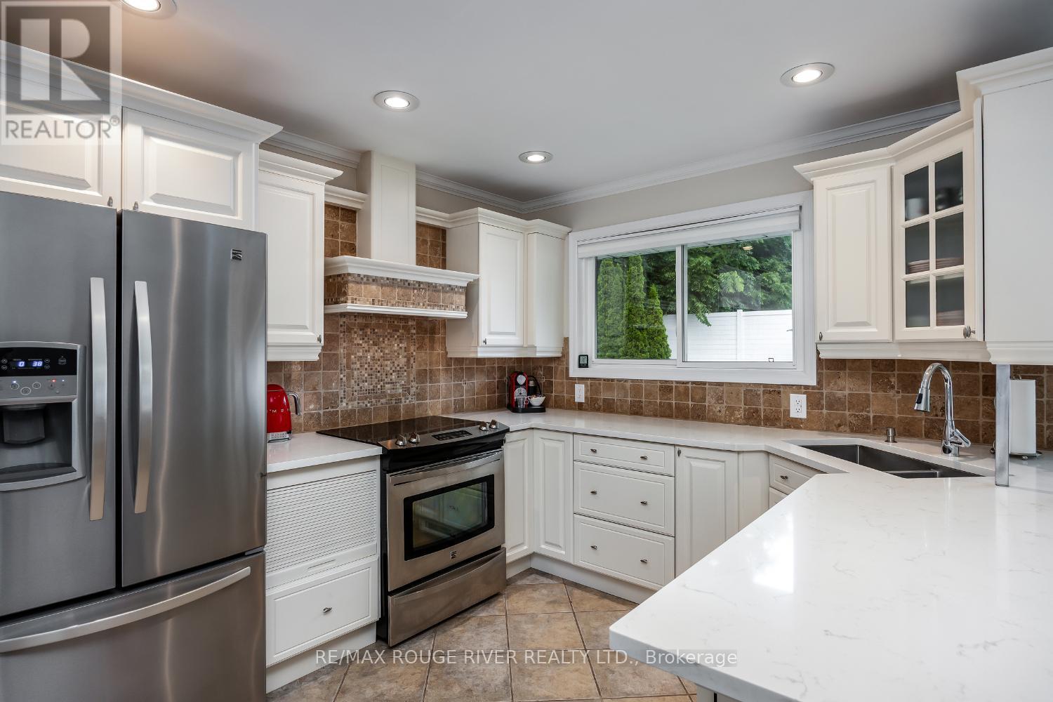 Photo 12 of 129 Briar Court, Oshawa ON
