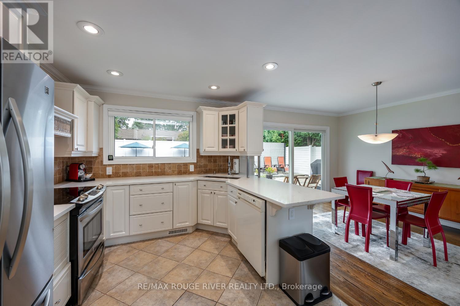Photo 13 of 129 Briar Court, Oshawa ON