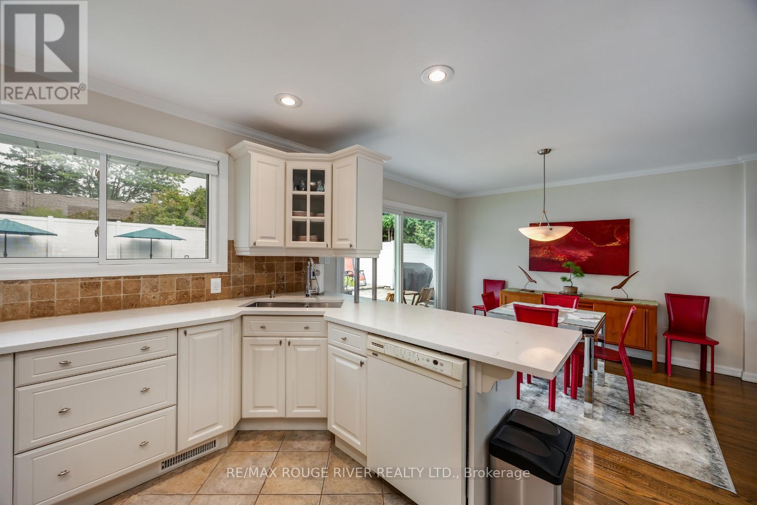 Photo 14 of 129 Briar Court, Oshawa ON