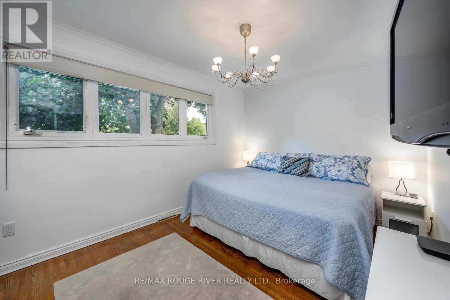 Photo 15 of 129 Briar Court, Oshawa ON
