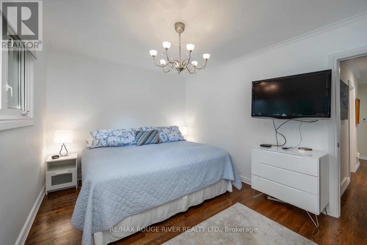 Photo 16 of 129 Briar Court, Oshawa ON
