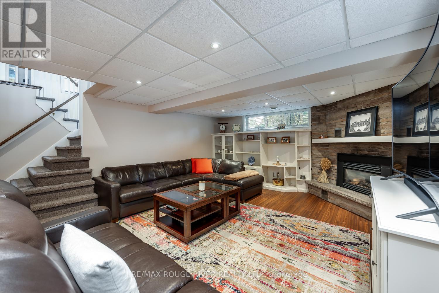 Photo 27 of 129 Briar Court, Oshawa ON