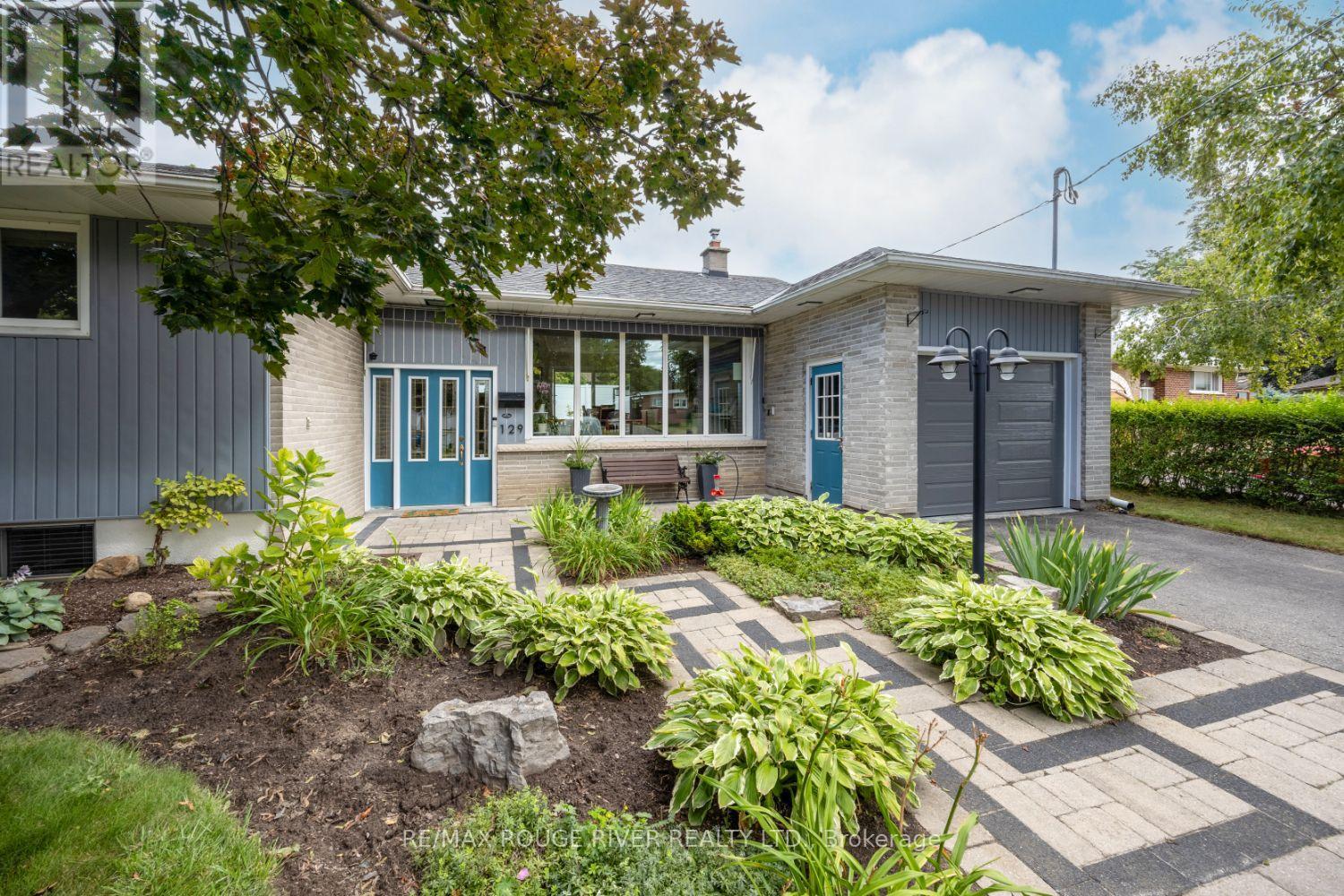 Photo 3 of 129 Briar Court, Oshawa ON