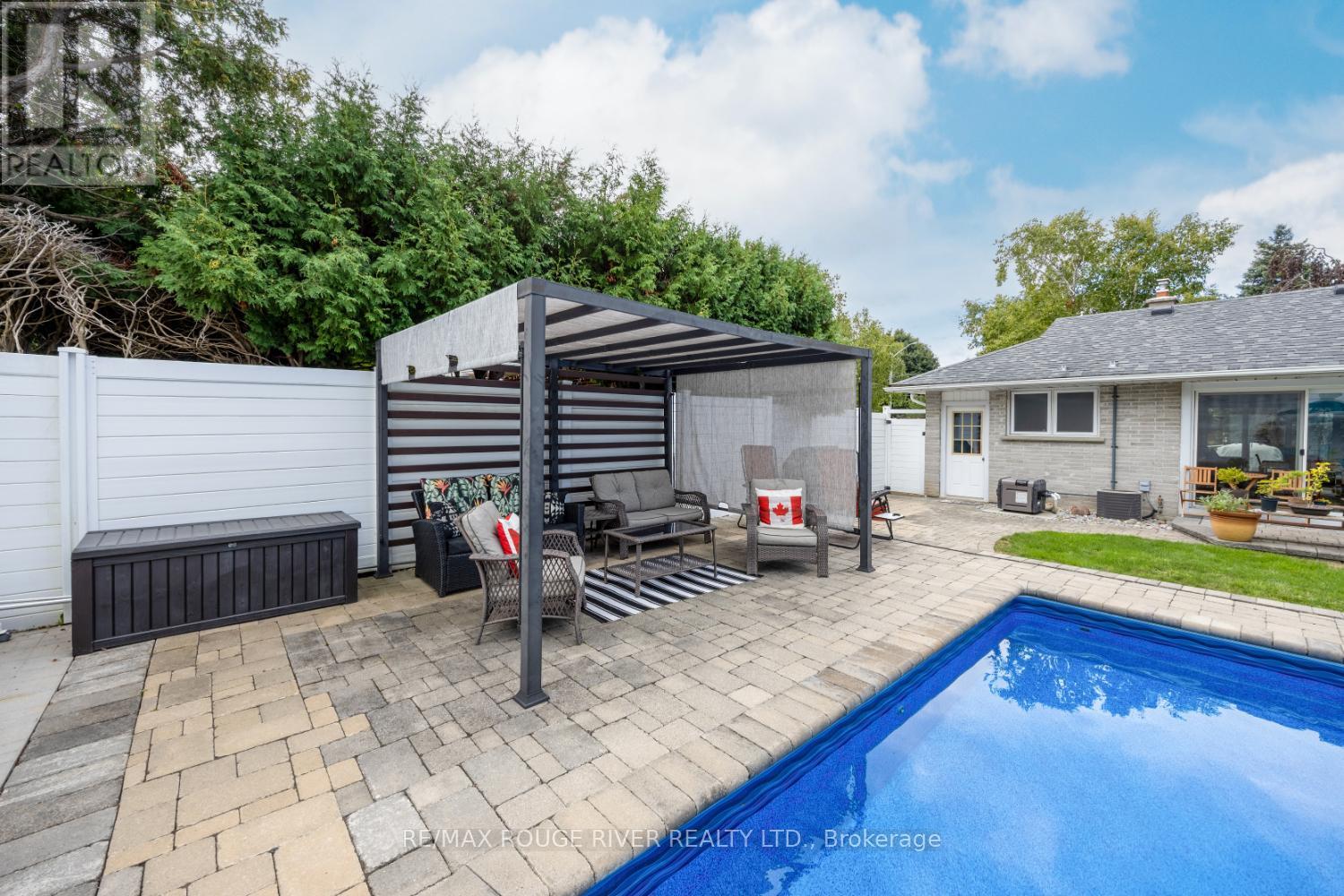 Photo 37 of 129 Briar Court, Oshawa ON