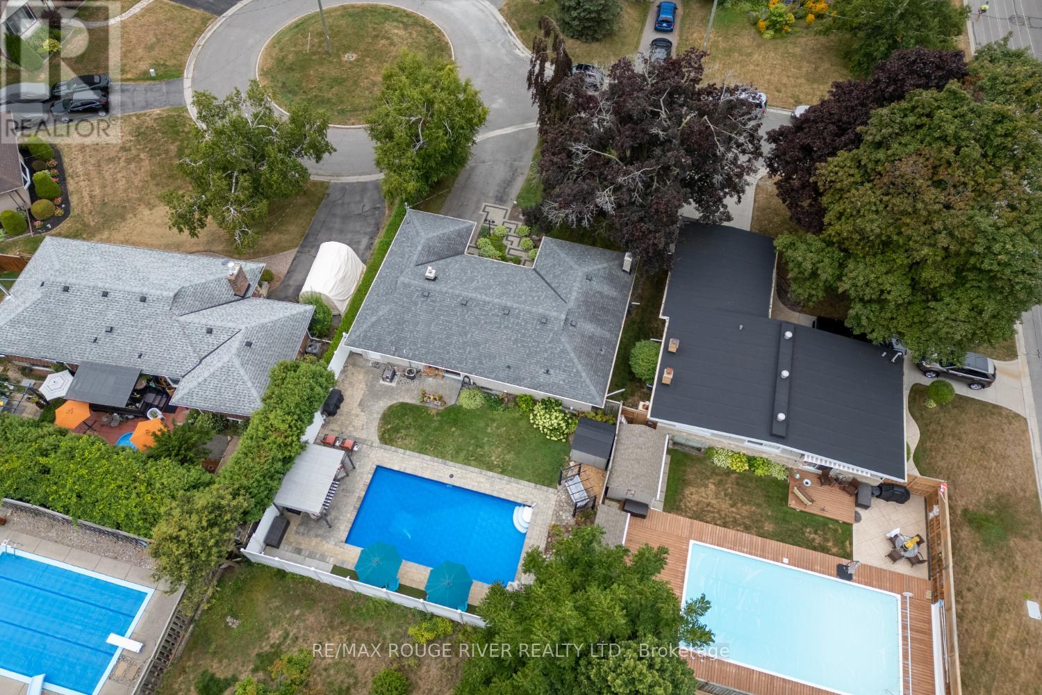 Photo 45 of 129 Briar Court, Oshawa ON