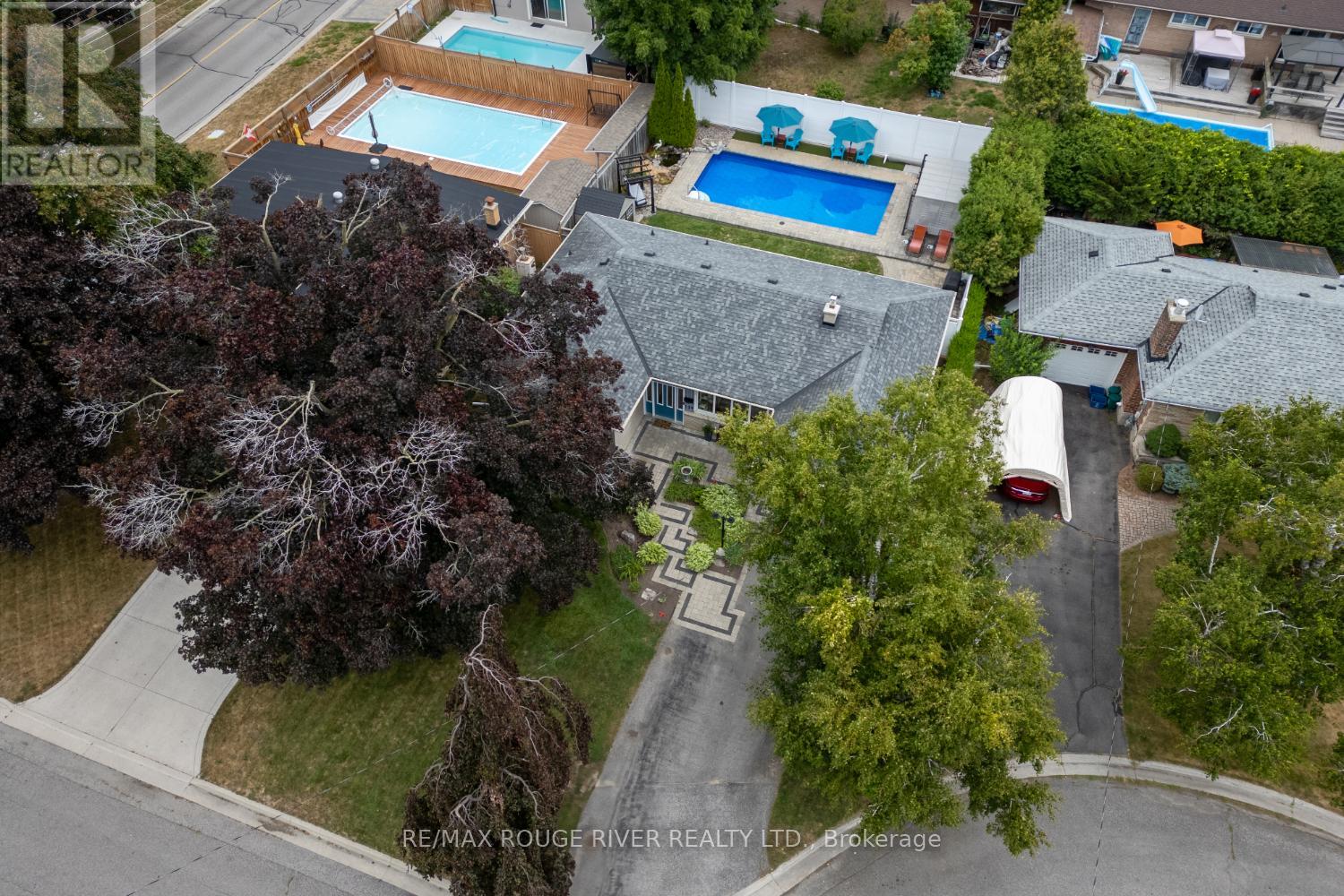 Photo 47 of 129 Briar Court, Oshawa ON