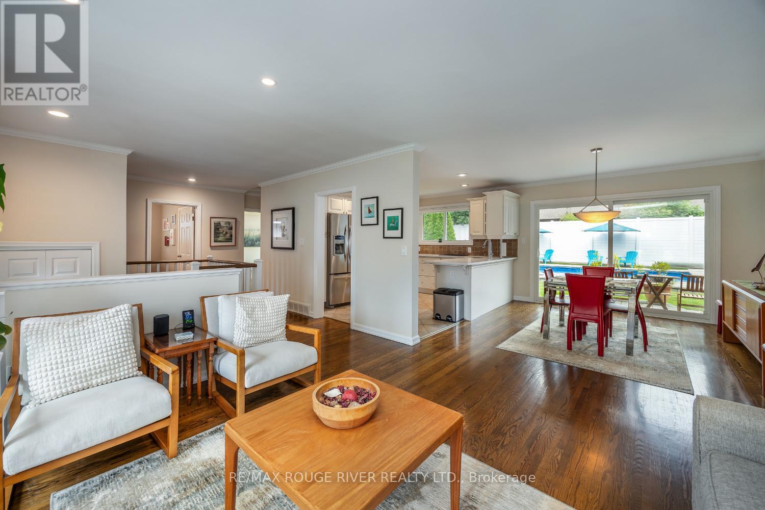 Photo 6 of 129 Briar Court, Oshawa ON