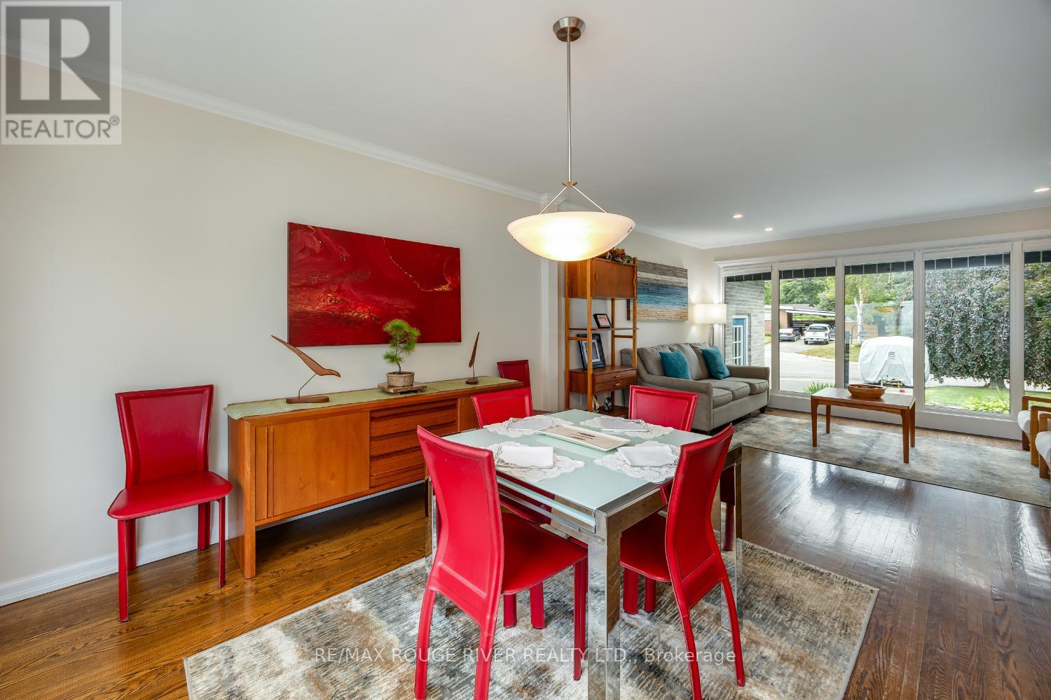 Photo 9 of 129 Briar Court, Oshawa ON