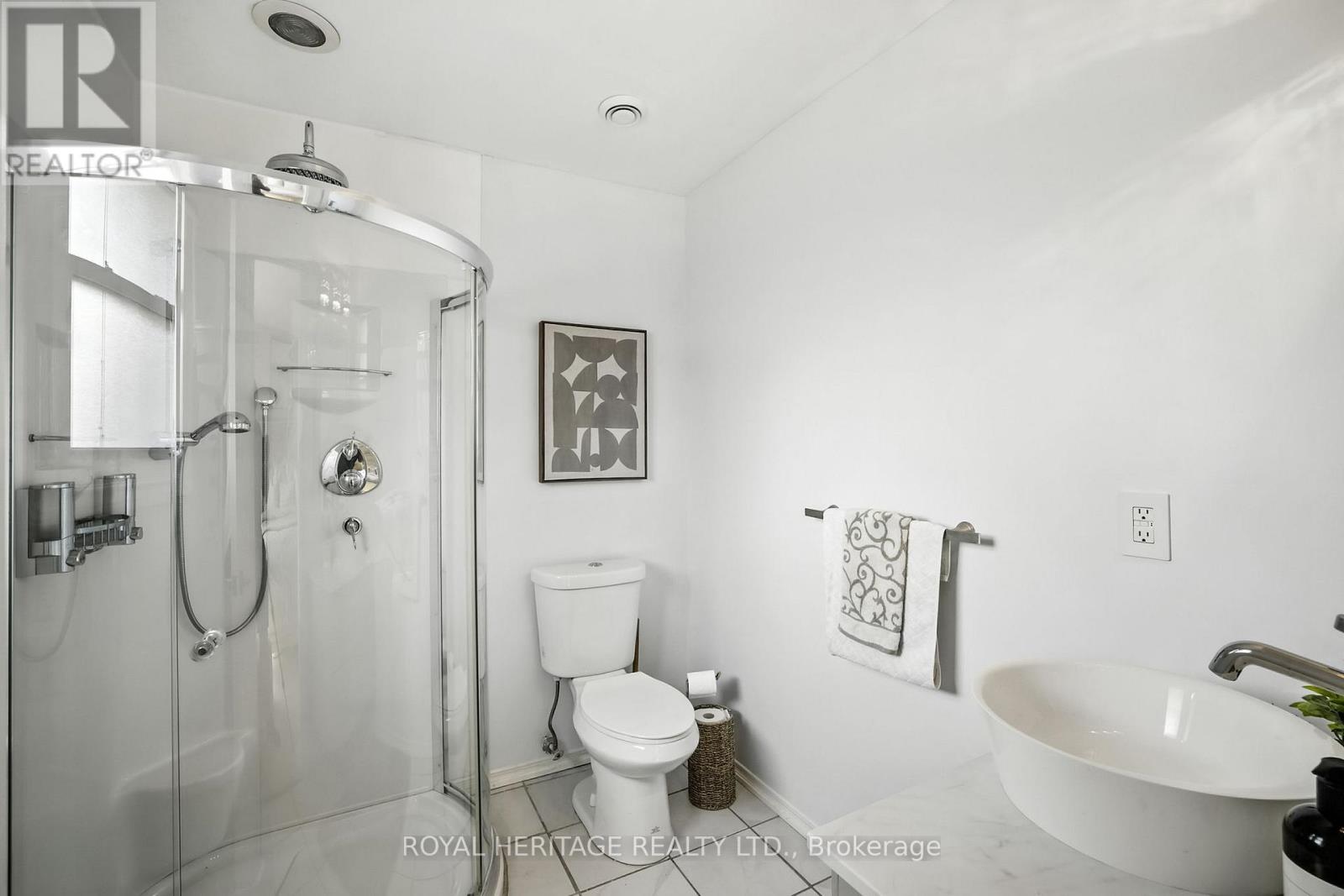 Photo 13 of 85 Pinedale Crescent, Clarington ON