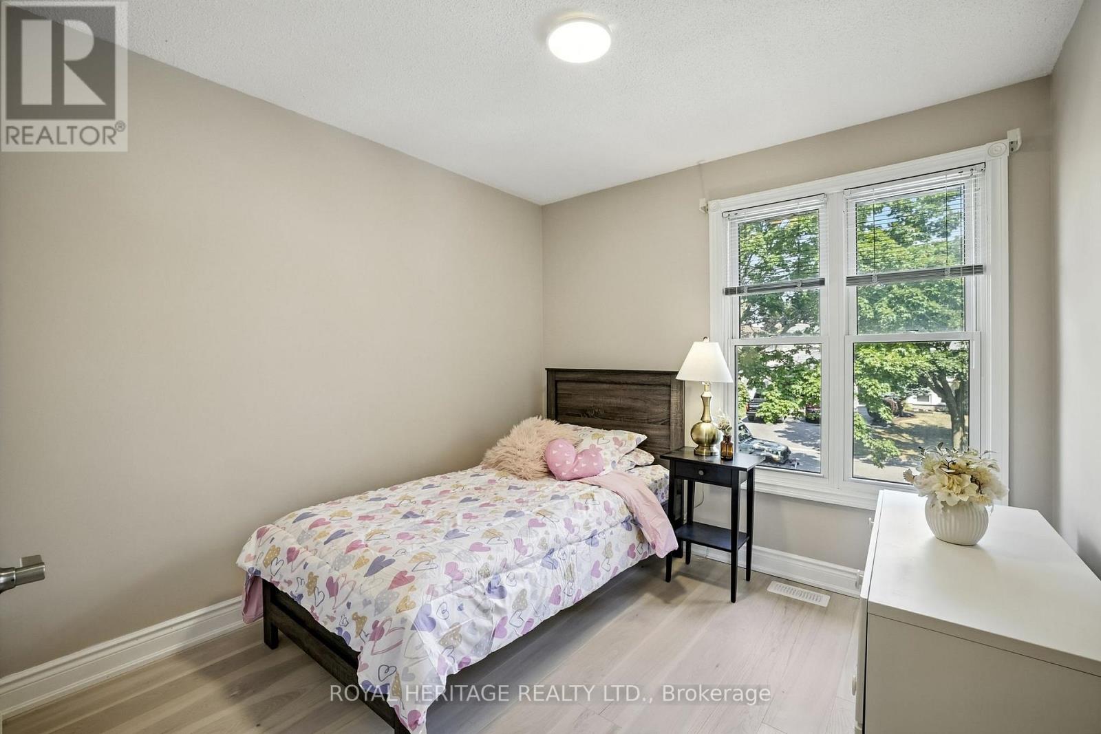 Photo 14 of 85 Pinedale Crescent, Clarington ON