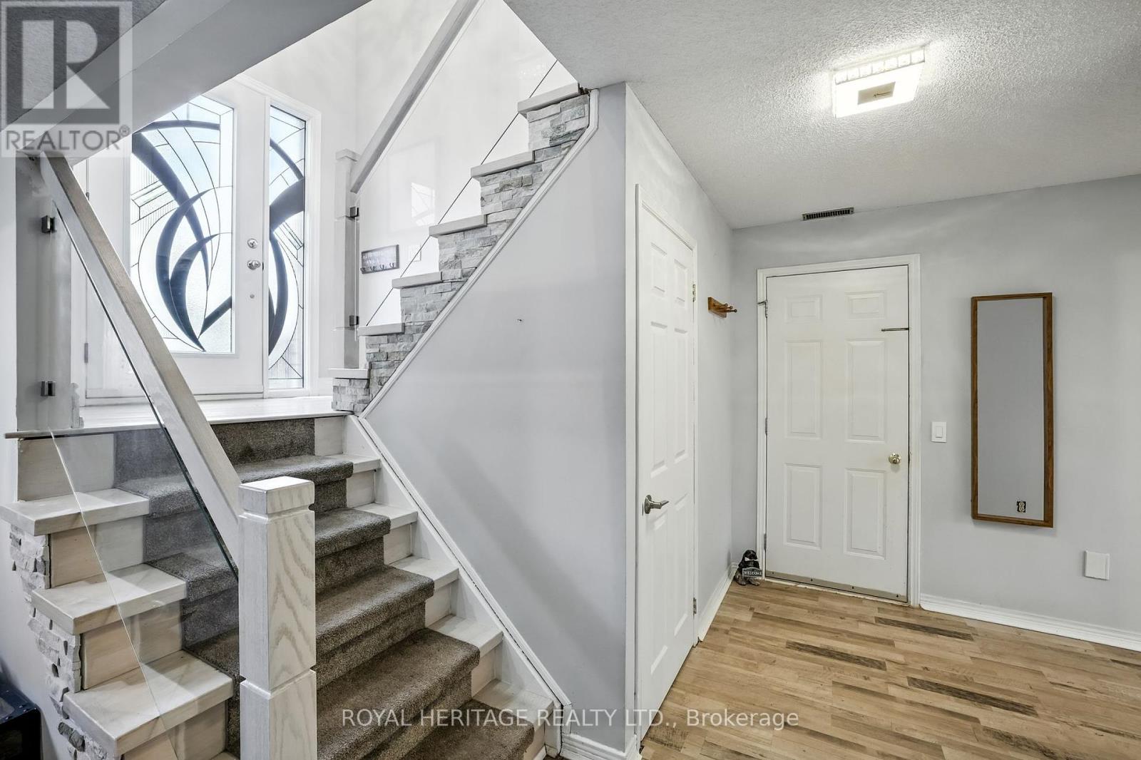 Photo 18 of 85 Pinedale Crescent, Clarington ON