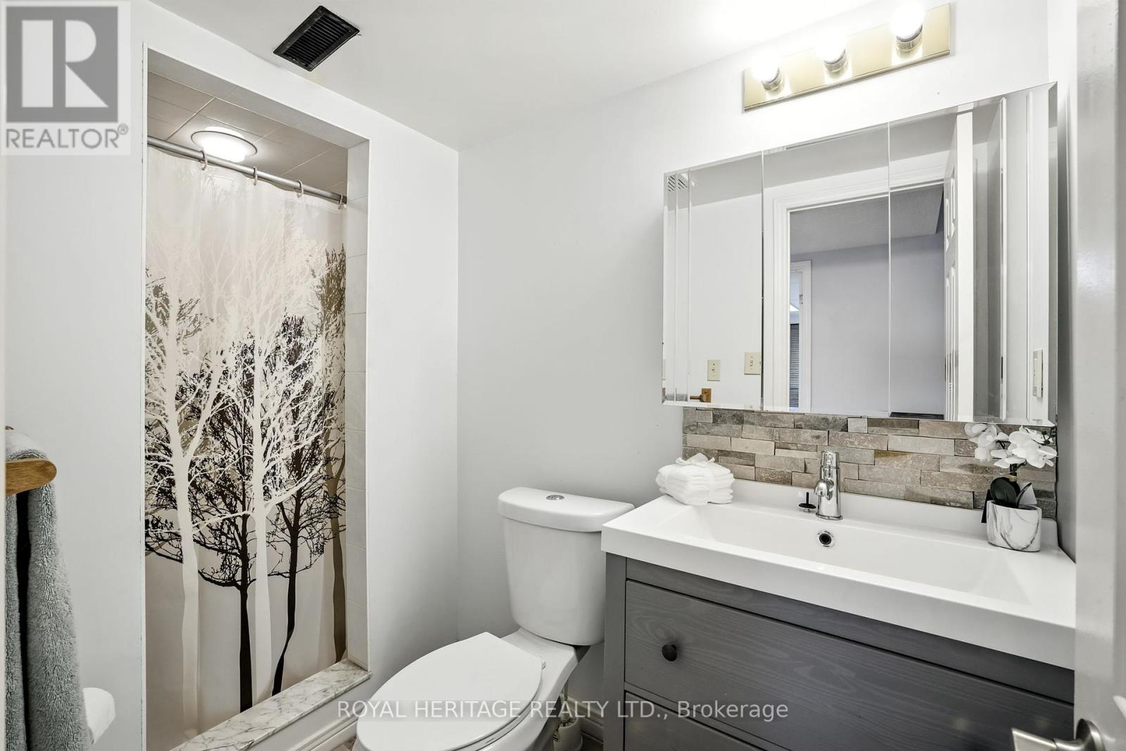 Photo 22 of 85 Pinedale Crescent, Clarington ON