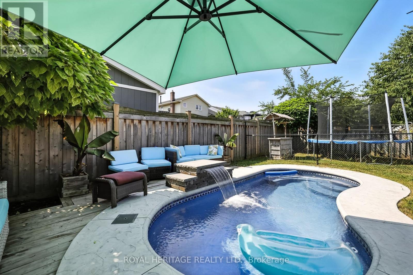 Photo 24 of 85 Pinedale Crescent, Clarington ON