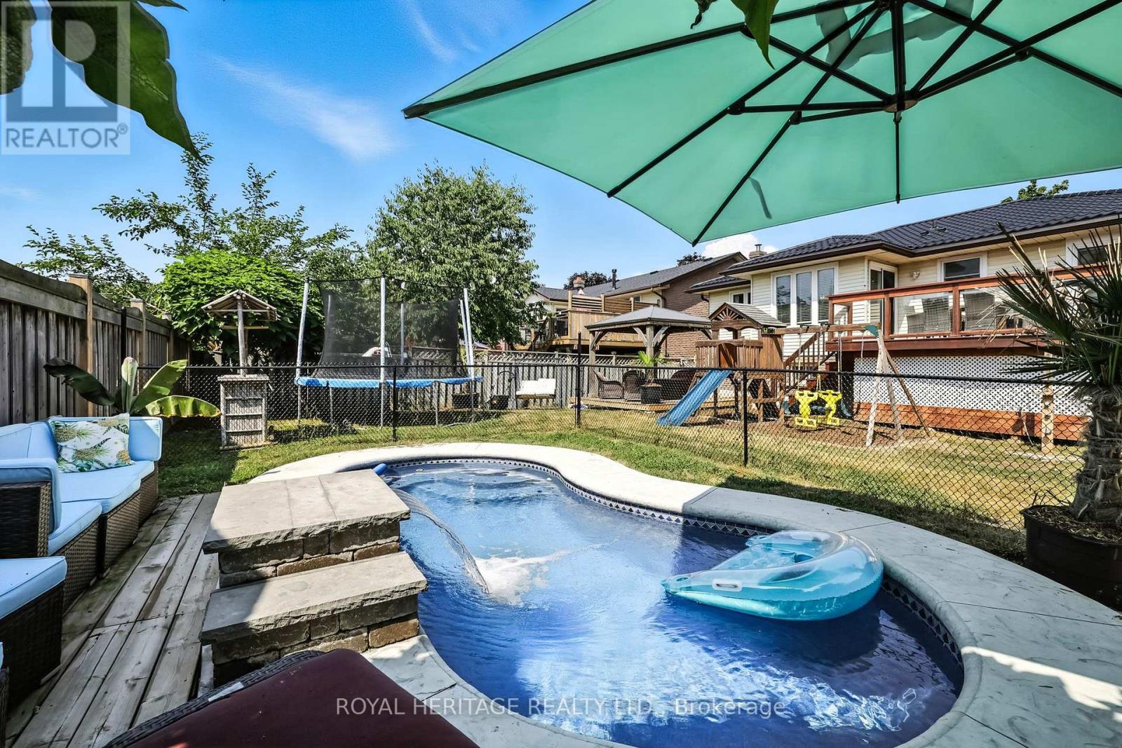 Photo 25 of 85 Pinedale Crescent, Clarington ON