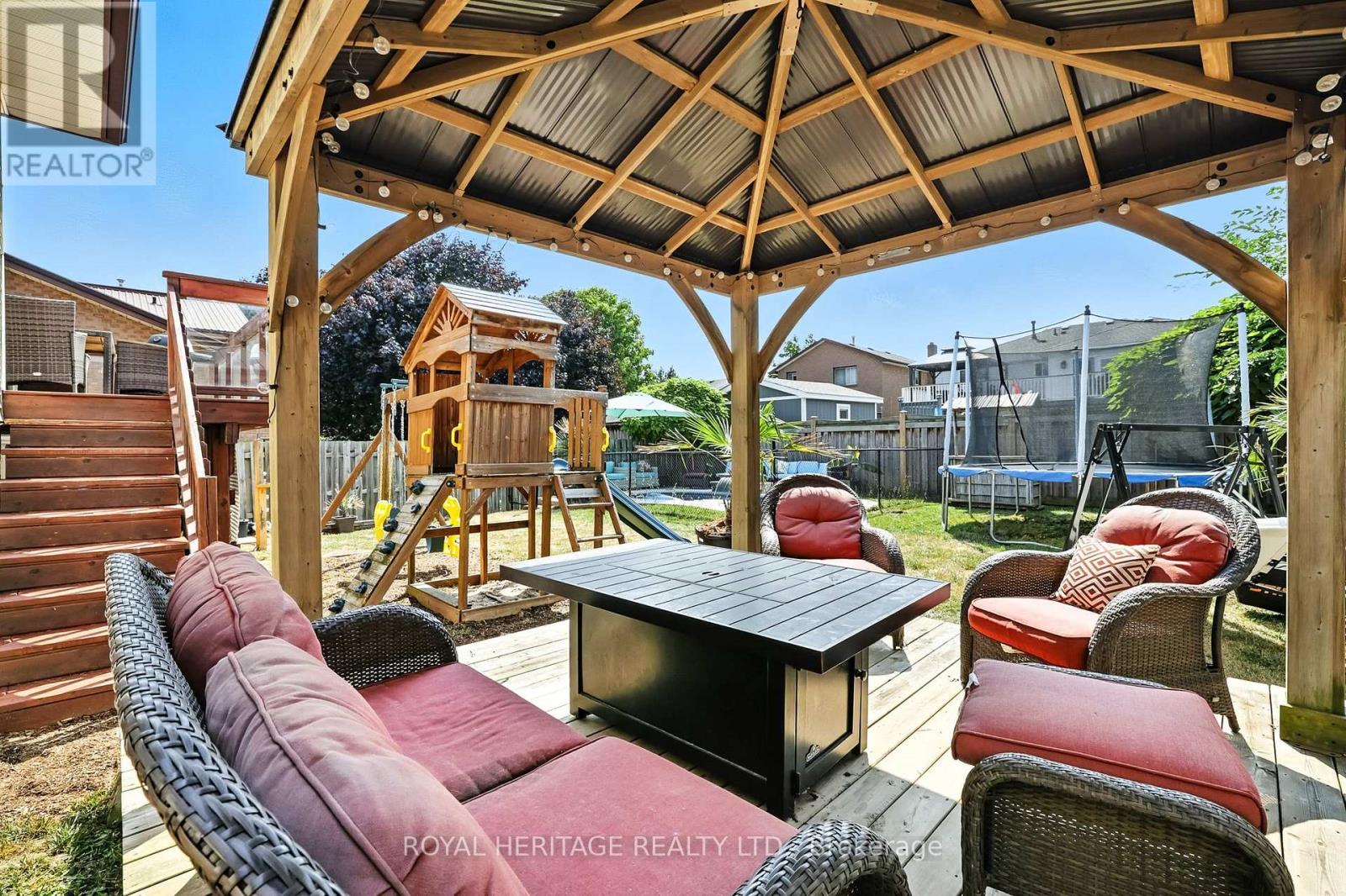 Photo 27 of 85 Pinedale Crescent, Clarington ON