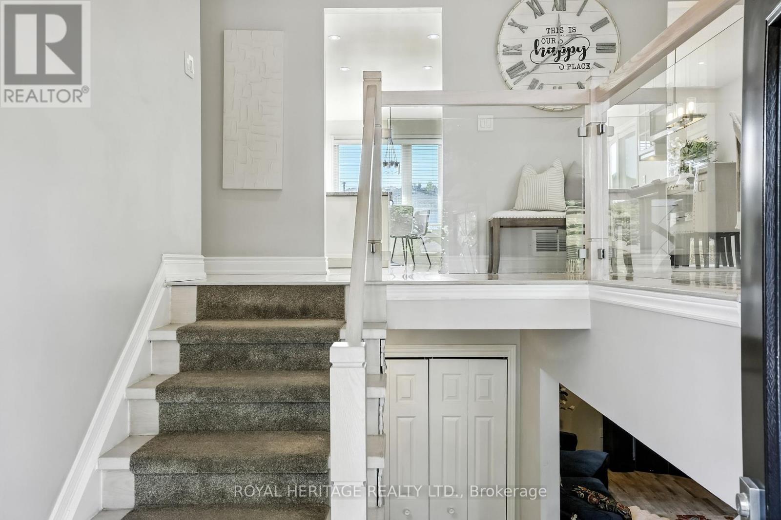 Photo 3 of 85 Pinedale Crescent, Clarington ON