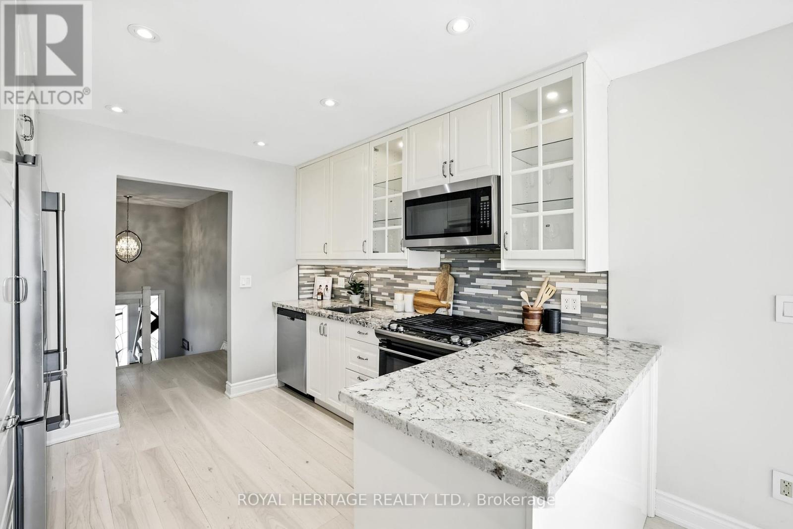 Photo 4 of 85 Pinedale Crescent, Clarington ON