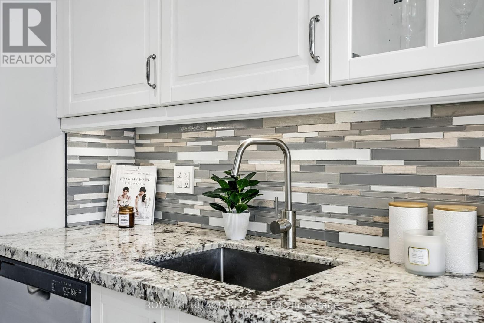Photo 6 of 85 Pinedale Crescent, Clarington ON