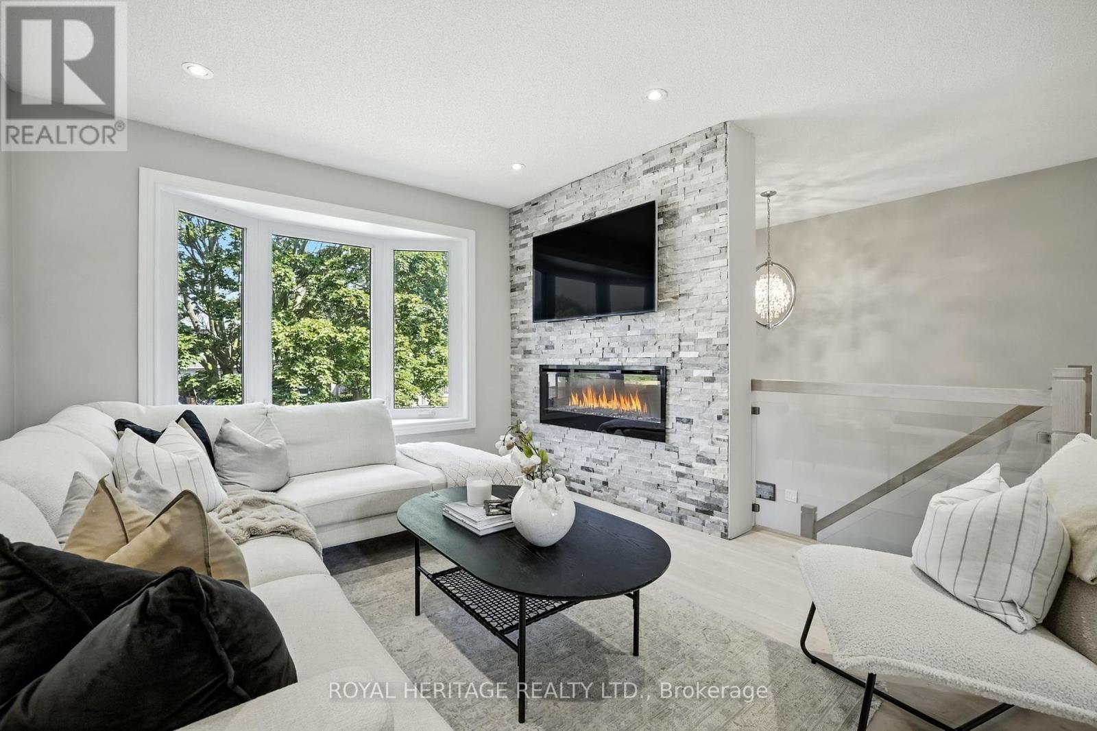 Photo 8 of 85 Pinedale Crescent, Clarington ON
