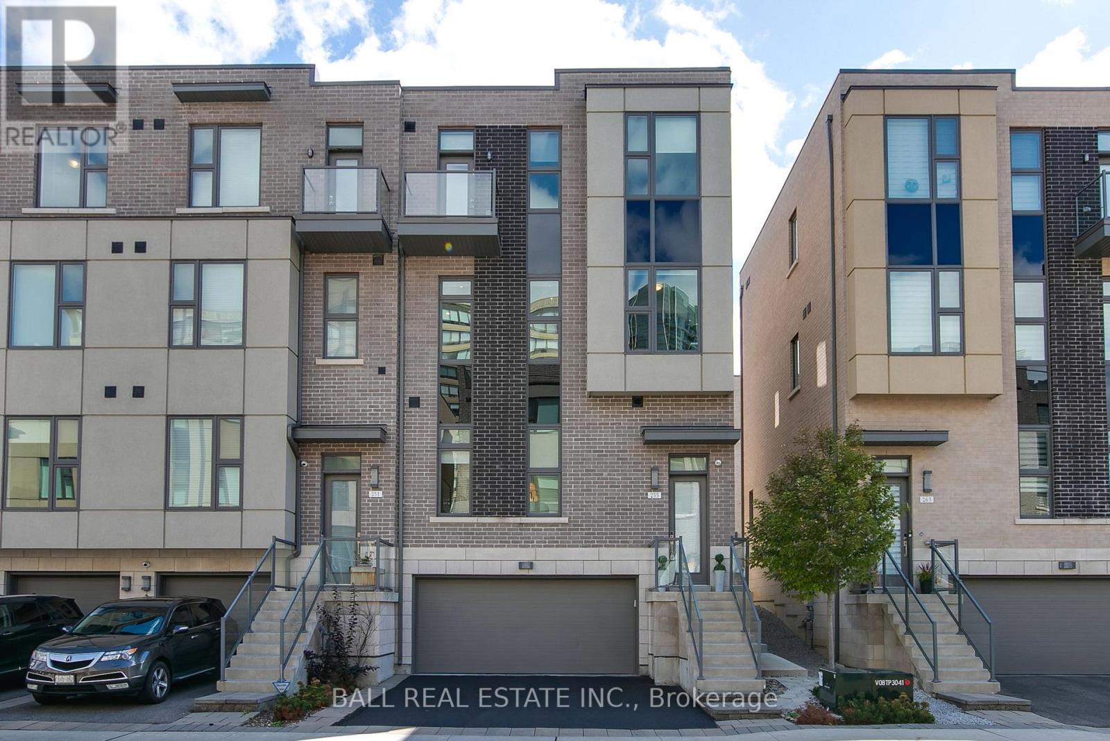 Photo 1 of 255 Smallwood Circle, Vaughan ON