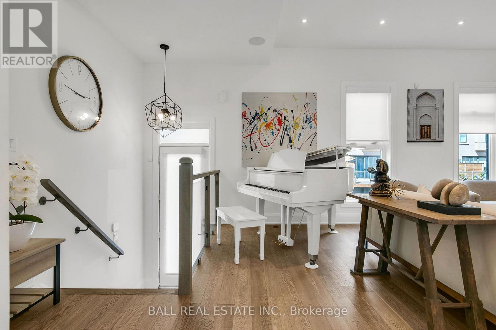 Photo 8 of 255 Smallwood Circle, Vaughan ON