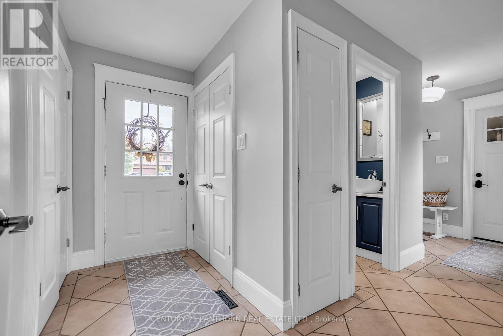 Photo 15 of 66 Oneill Drive, Belleville ON