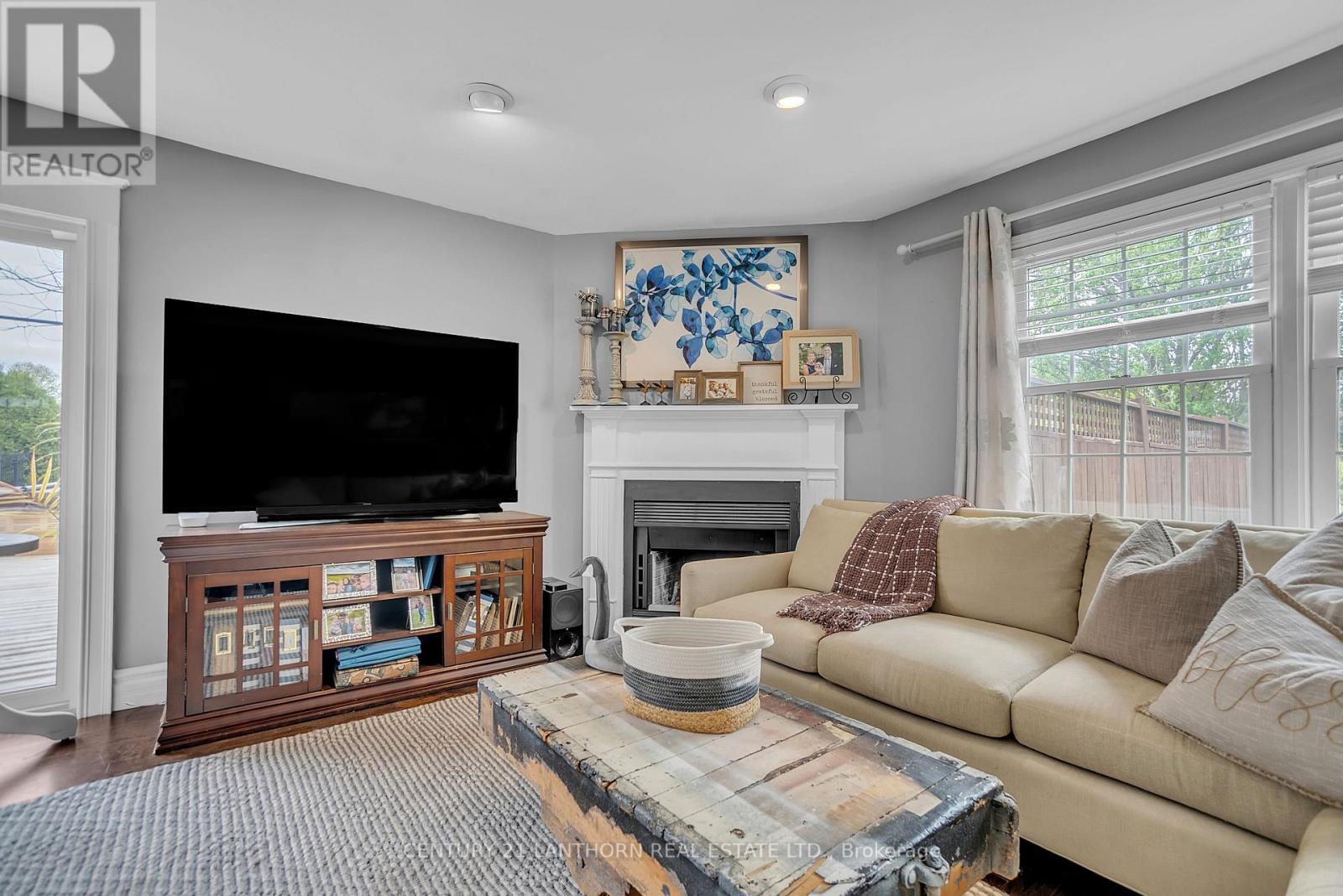 Photo 6 of 66 Oneill Drive, Belleville ON