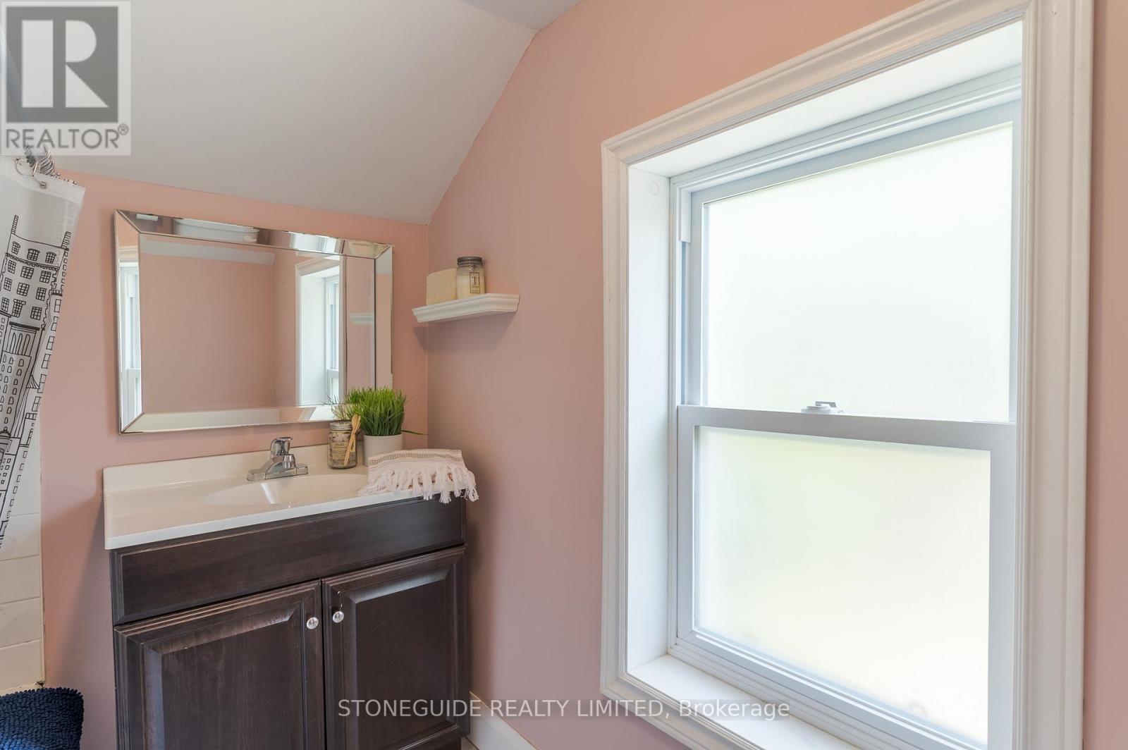Photo 25 of 76 Doxsee Avenue S, Trent Hills ON